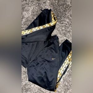 Nike Crew Neck/ Jogger Set
